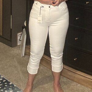 Judy Blue White Cuffed Crop Jegging — Size 5/27, Slim Fit, Stretch Denim 🤍